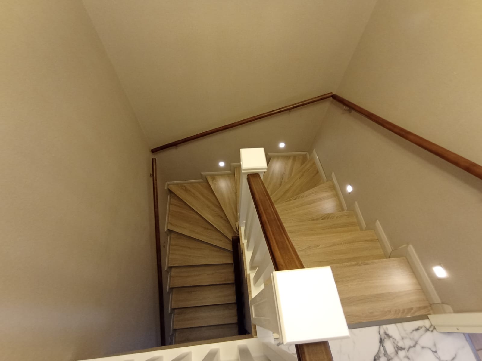 bbe4bade-bcbd-488d-8e8a-582862b4fd6a.jpg